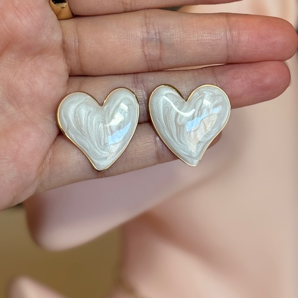 Elegant Heart-Shaped Cream Enamel Earrings - Picture 10 of 10